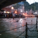 Viharin.com- Another view of Aarti at Ganga Ji