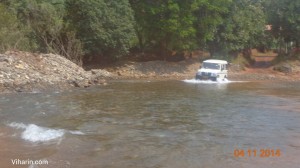 Viharin.com- Jeep crossing a little pool to reach Dudhsagar falls