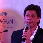 Viharin.com- Shah Rukh Khan listening carefully