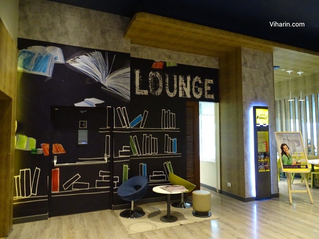 Viharin.com- Lounge at Formule1, Gurgaon