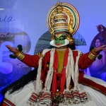 Viharin.com- Kathakali dancer with inviting expression