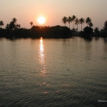 Viharin.com-Sunset-view-from-houseboat-at-Alleppey-Backwaters
