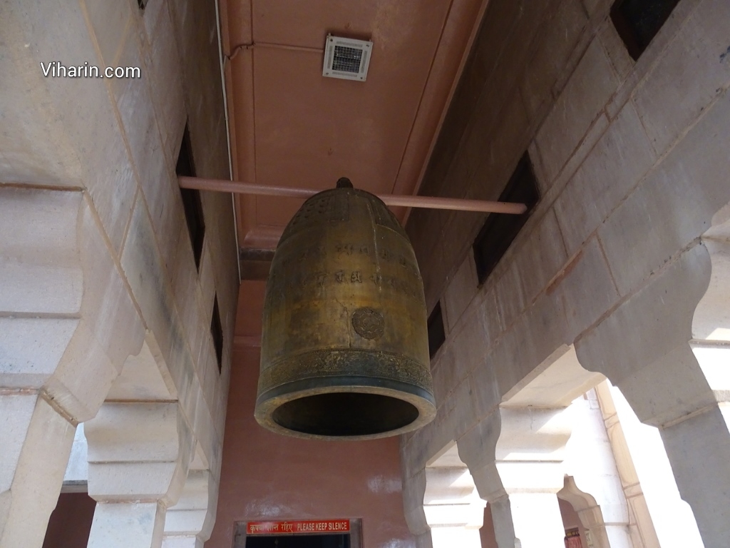 Viharin.com - At Sarnath Temple