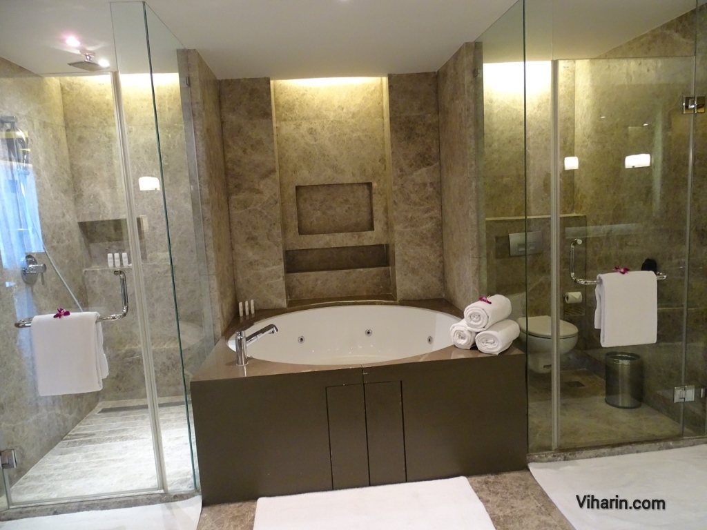 Viharin.com- Bathroom of Presidential Suite