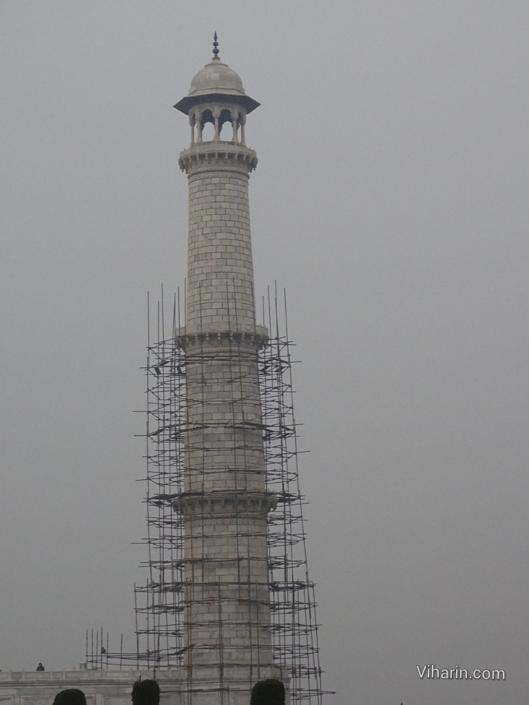 Viharin.com- Minaret of The Taj Mahal getting repaired