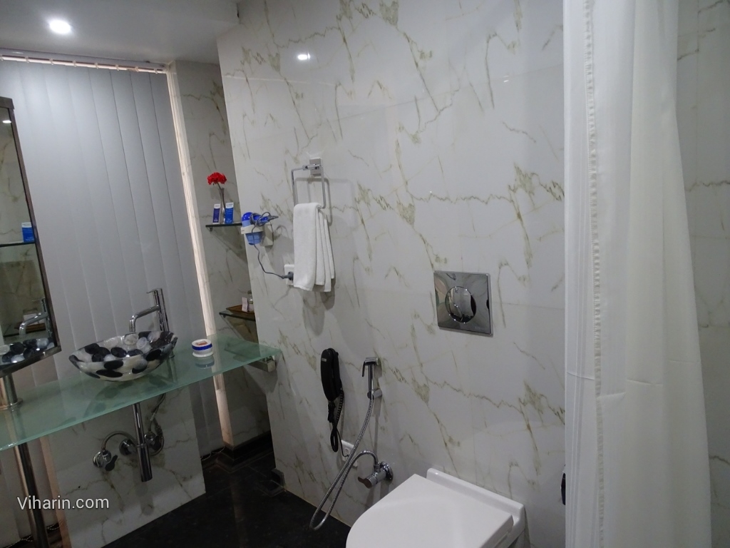 Viharin.com- Bathroom of Deluxe room