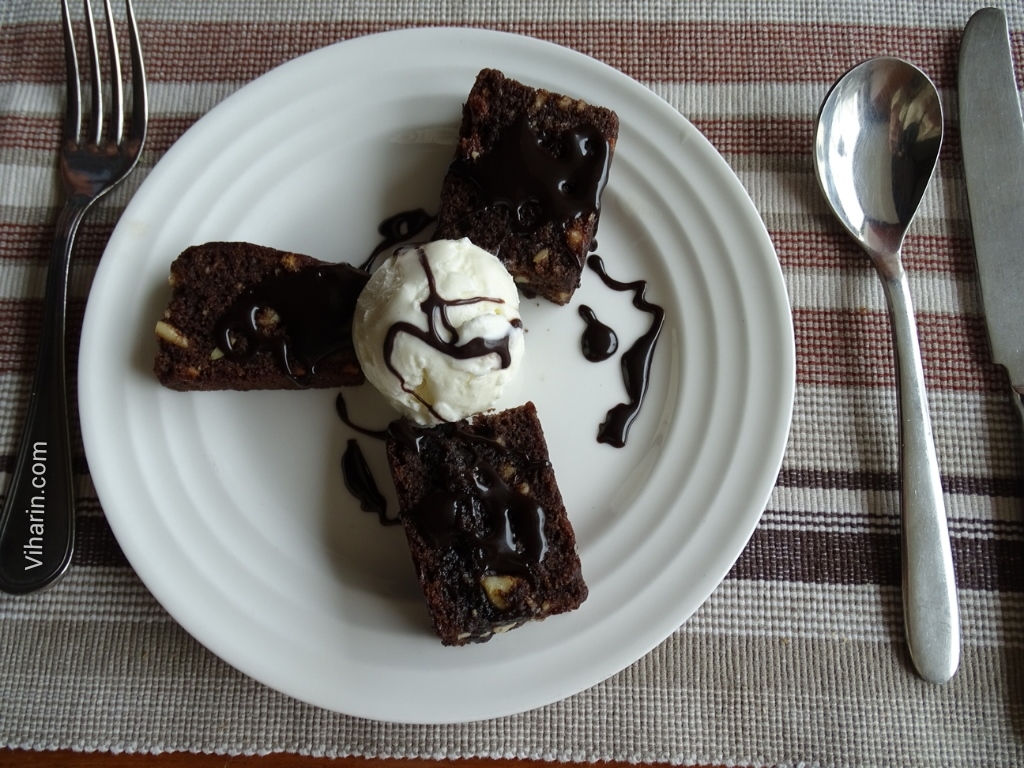 Viharin.com- Brownie with vanilla ice cream and hot chocolate