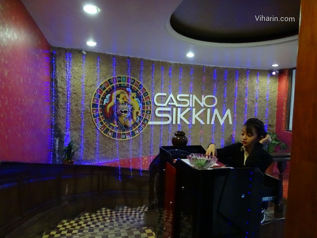Viharin.com- Casino at The Royal Plaza