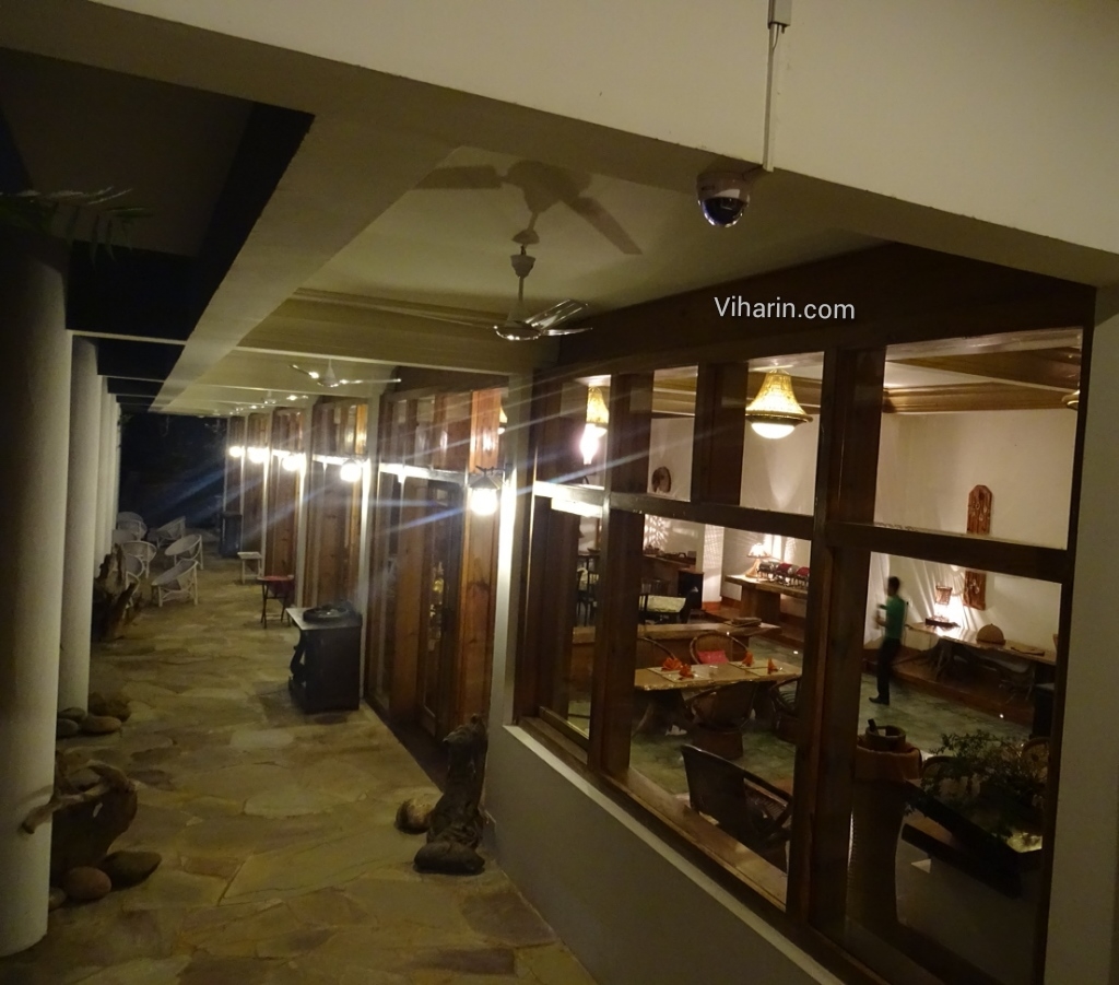 Viharin.com- Restaurant and corridor