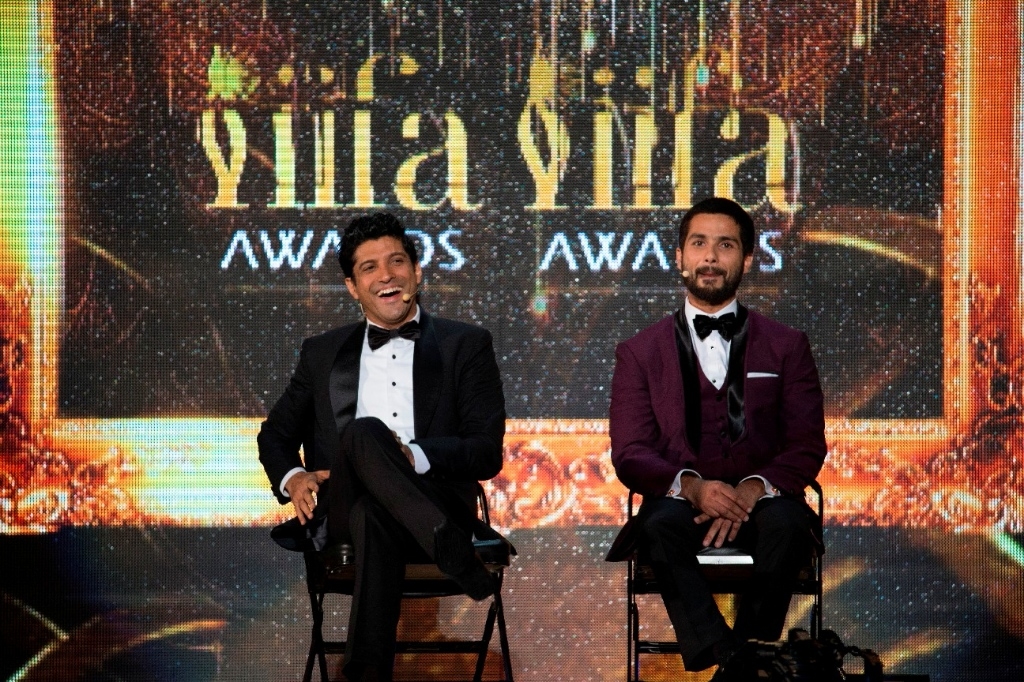 IIFA Awards 2016 Hosts Charismatic Bollywood Actors Farhan Akhtar & Shahid Kapoor_wm