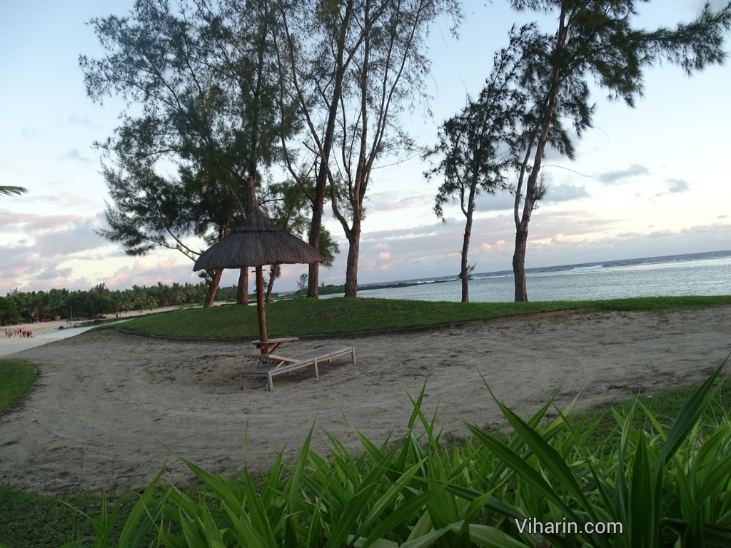 Viharin.com- Beach at Shanti Maurice