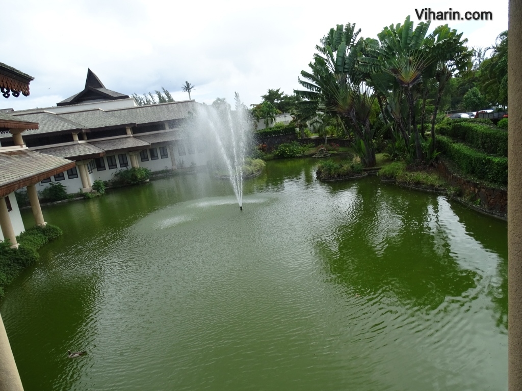 Viharin.com- Fountains around entrance of Sofitel Mauritius l'Impérial