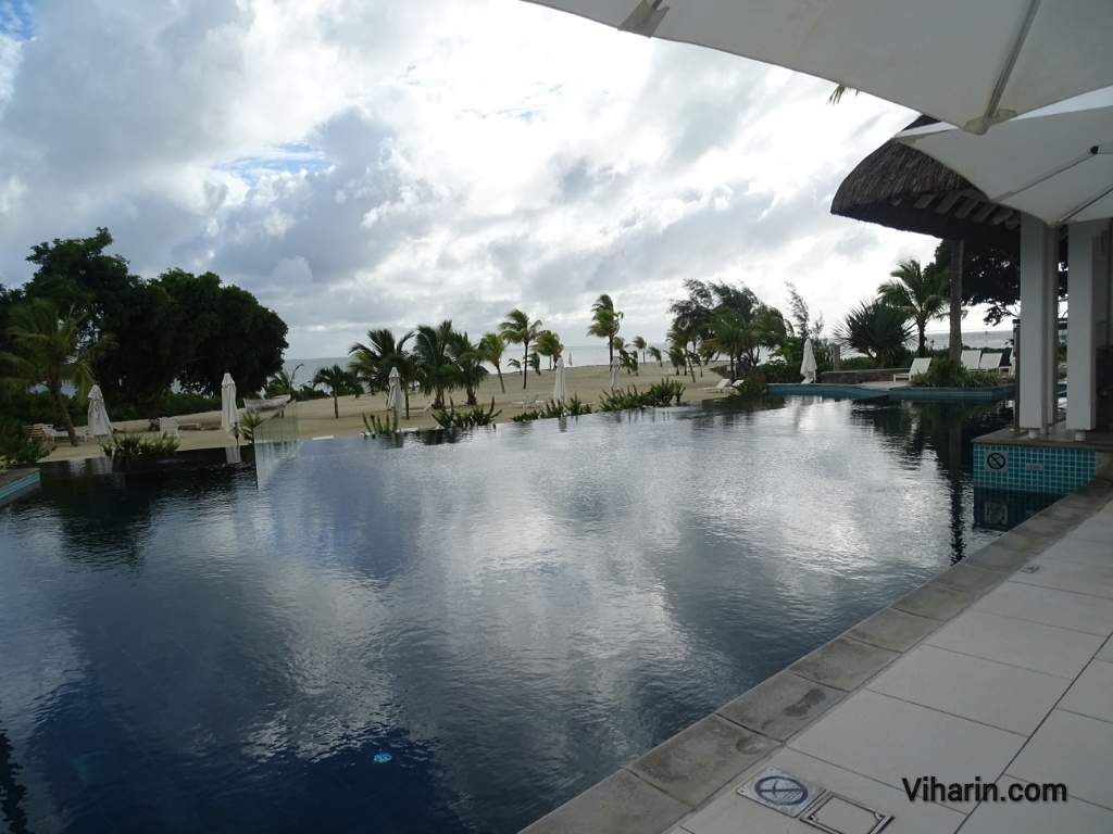 Viharin.com- Swimming pool overlooking the sea