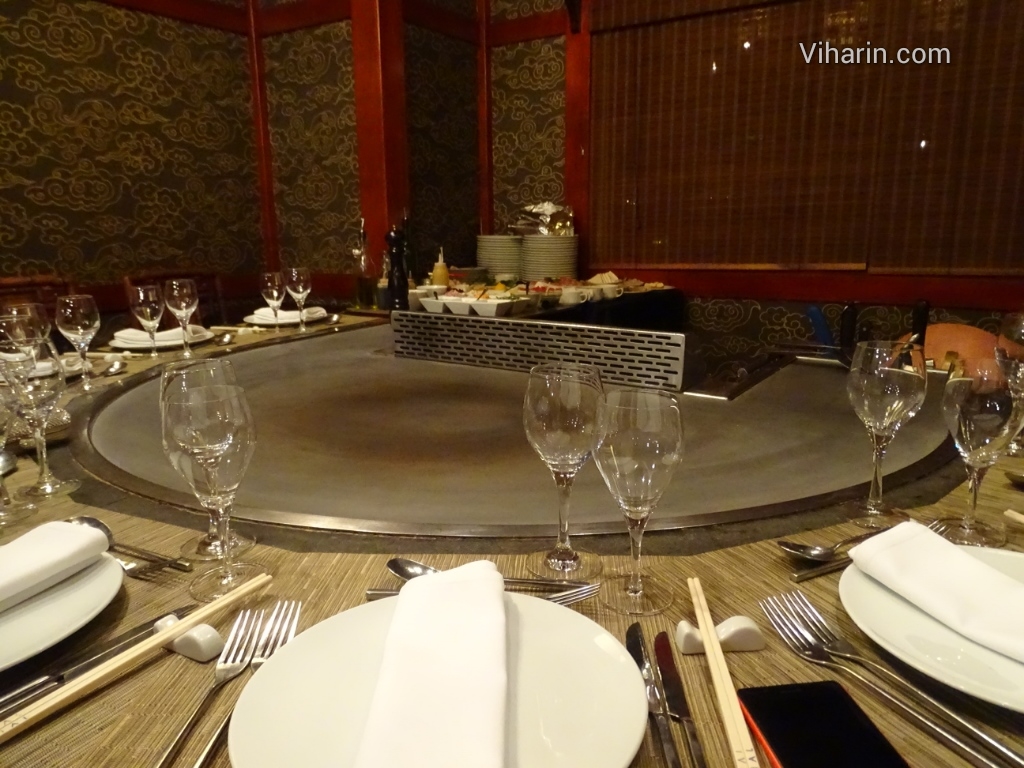 Viharin.com- Dining table at Teppanyaki restaurant
