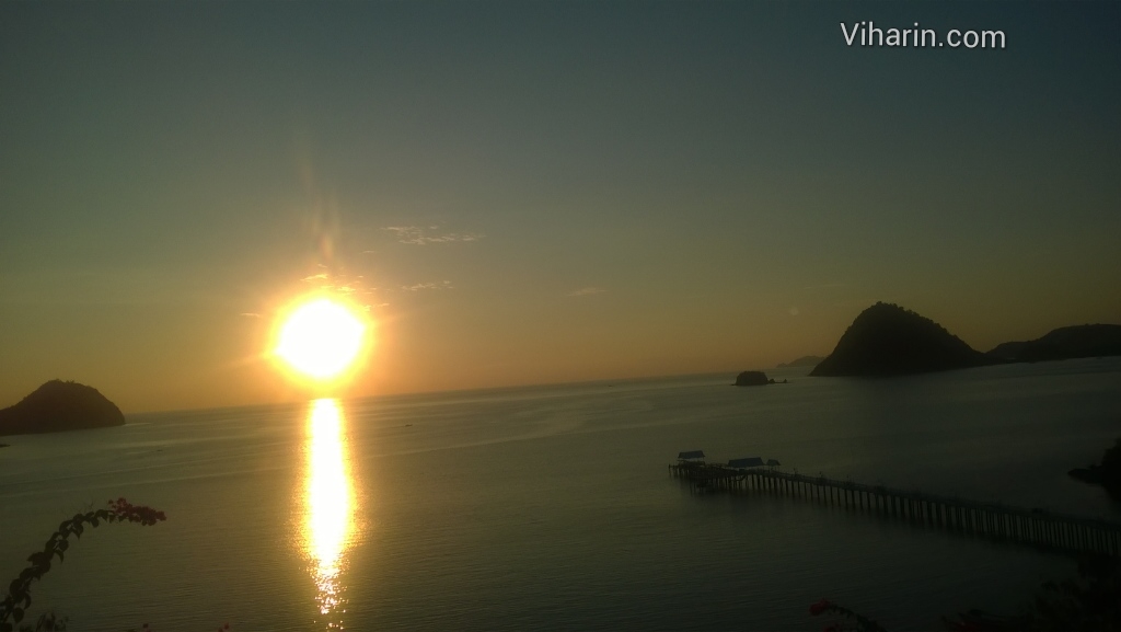 Viharin.com- Sun kissing the sea