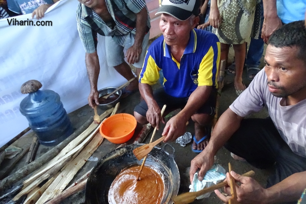 Viharin.com- Sugar making from palm tree