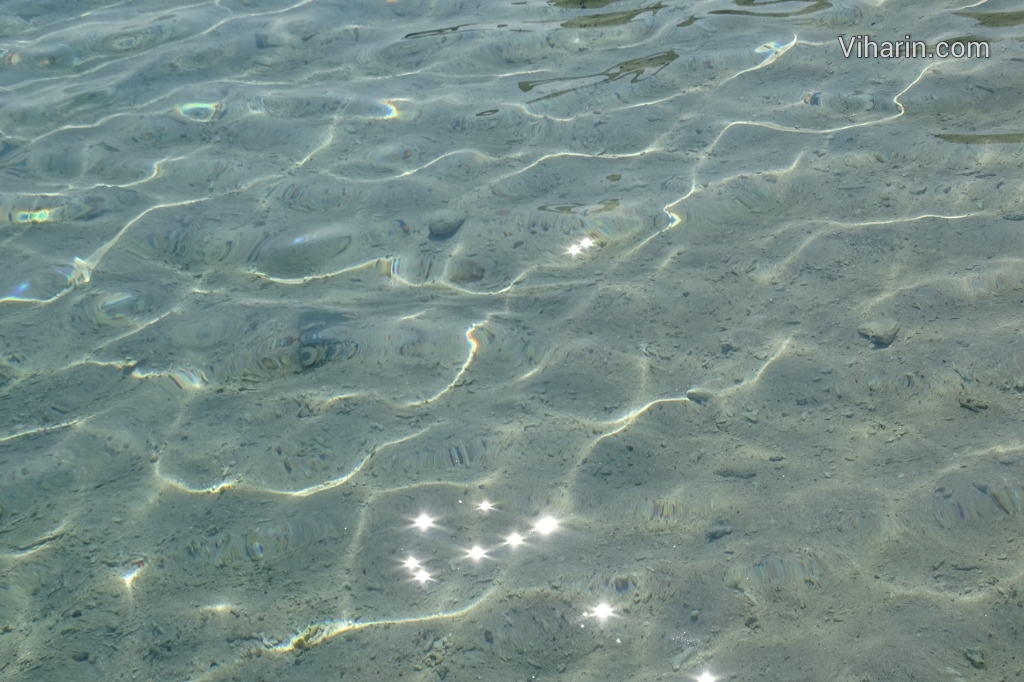 Viharin.com- Transparent water good for snorkeling @ Kelor Island