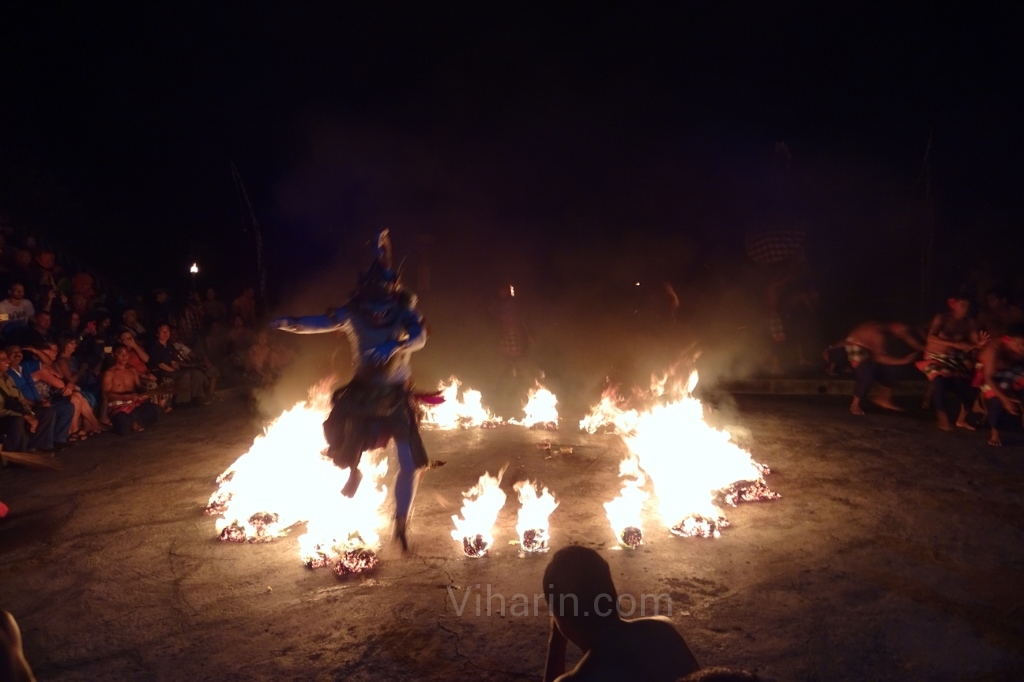 Viharin.com- Hanoman burning Alengka