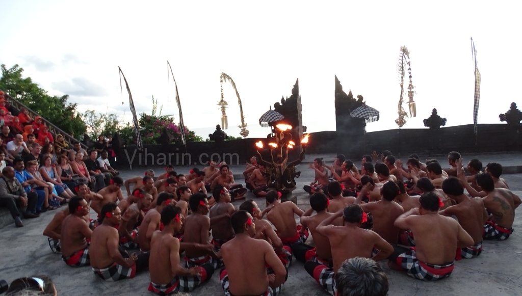 Viharin.com- Men singing in black and white check Sarongs