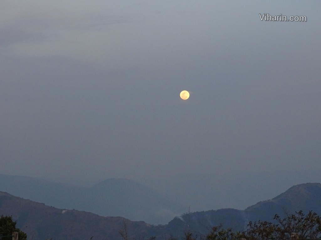 Viharin.com-Moon-gaining-its-brightness at Cherrapunjee