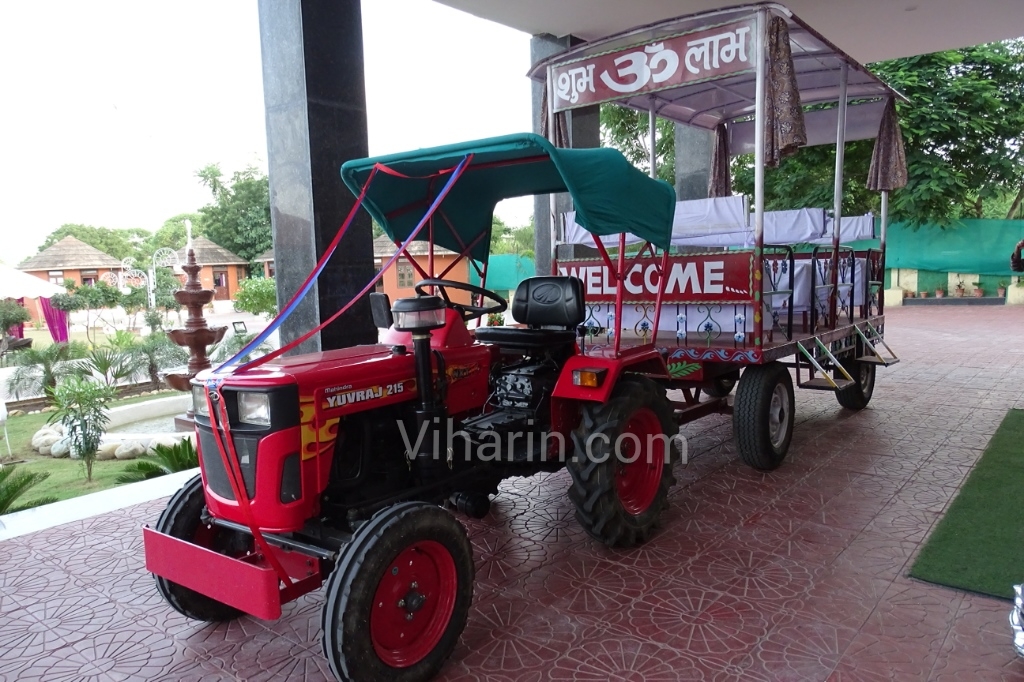 viharin-com-tractor-ride