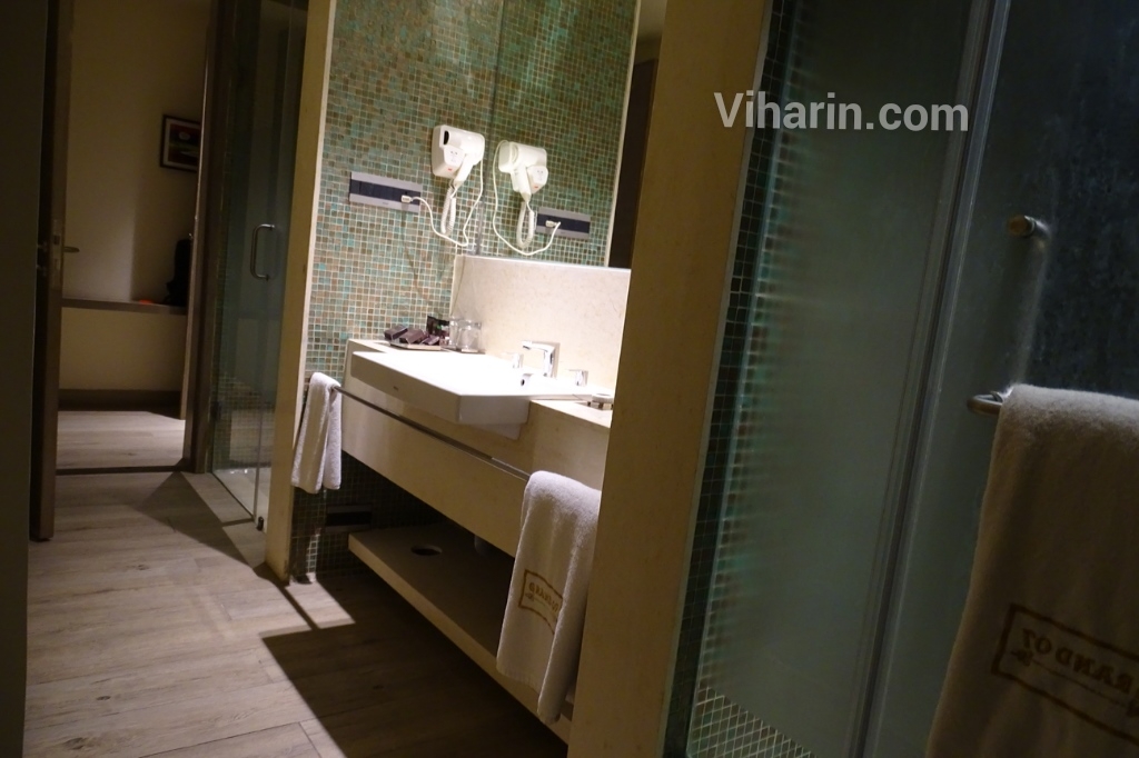 viharin-com-bath-and-dressing