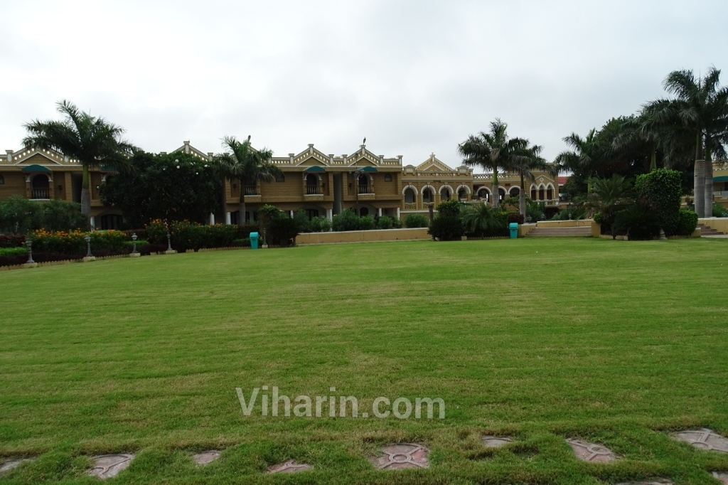 viharin-com-big-lawns