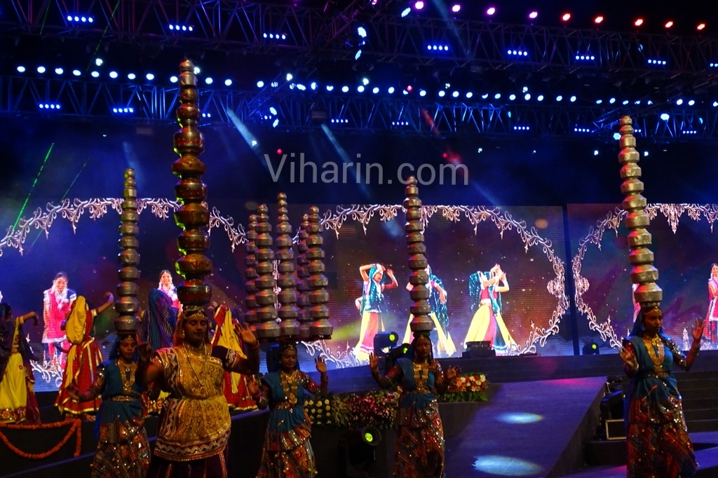 viharin-com-dance-with-several-matkas-on-head