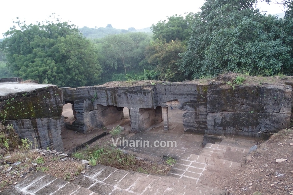 viharin-com-entrance-to-caves-in-khambhalida-caves