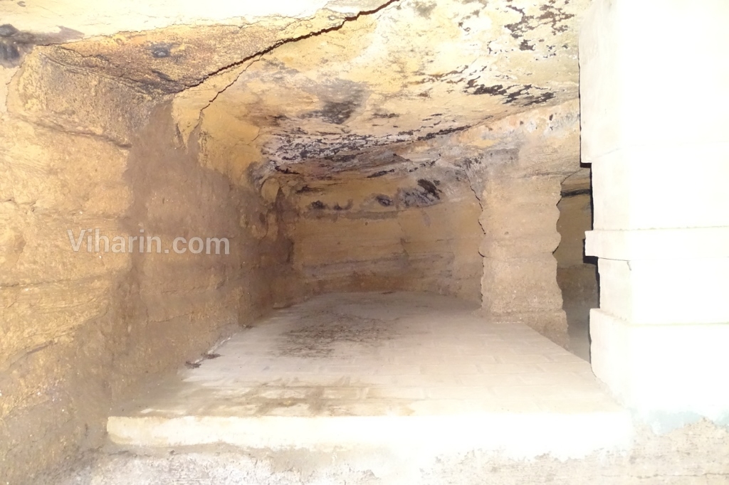 viharin-com-inside-cave-view