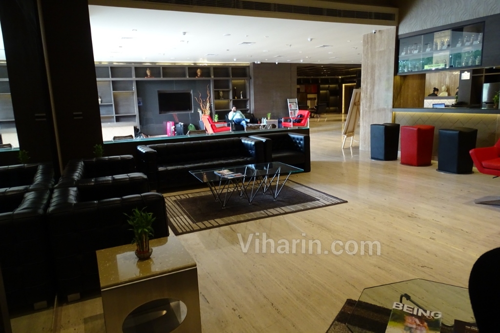 viharin-com-lounge-beyond-reception
