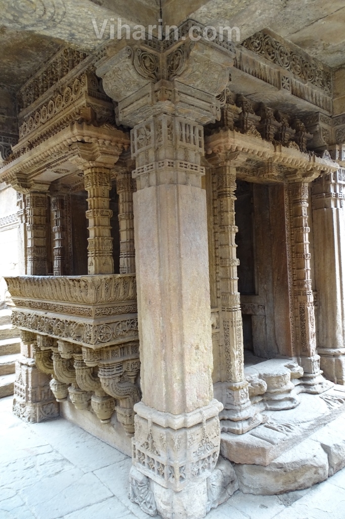 viharin-com-two-sides-of-carvings