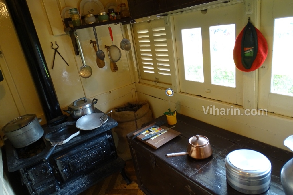 viharin-com-kitchen-in-the-train