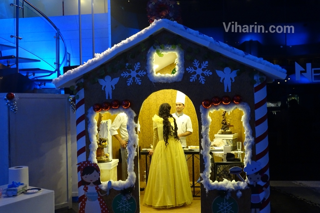 viharin-com-Ginger bread house and a fairy inside