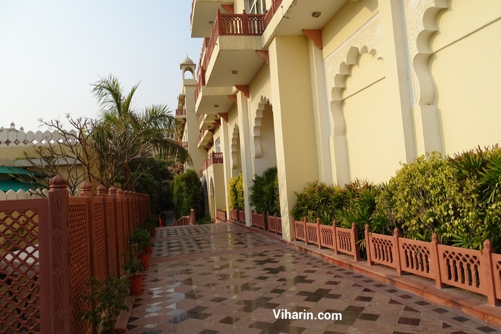 Viharin.com- Walk way on the Rajasthani touch style