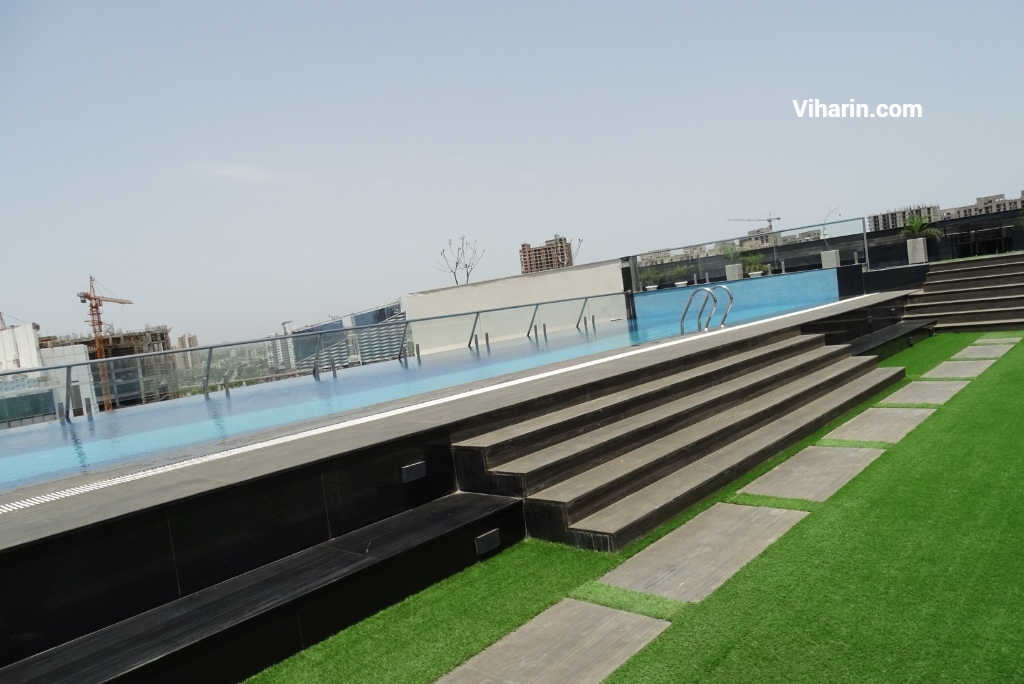 Viharin.com- Infinity pool