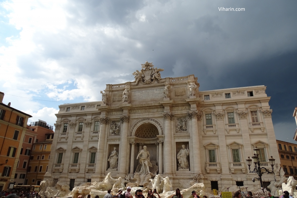 Trevi Fountain 